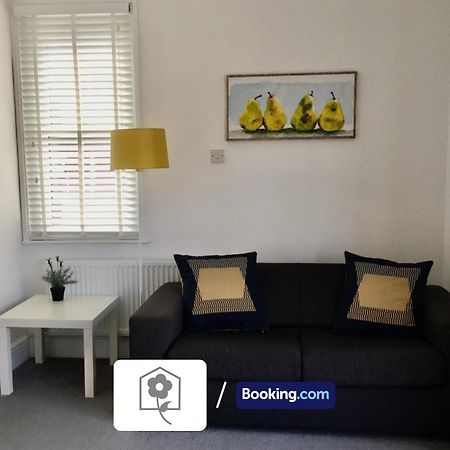 Netley Village Apartment Hamble-le-Rice Exteriör bild